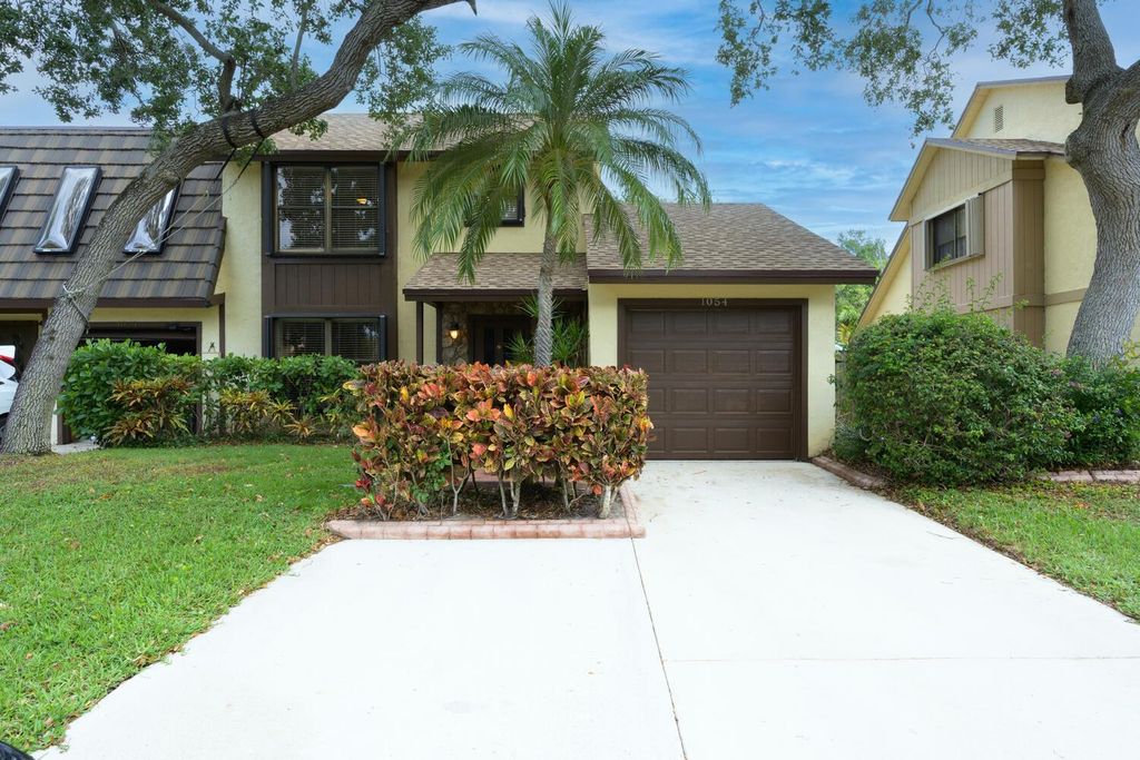Photo of 1054 Raintree Drive, Palm Beach Gardens, FL 33410 (MLS # R11080870)