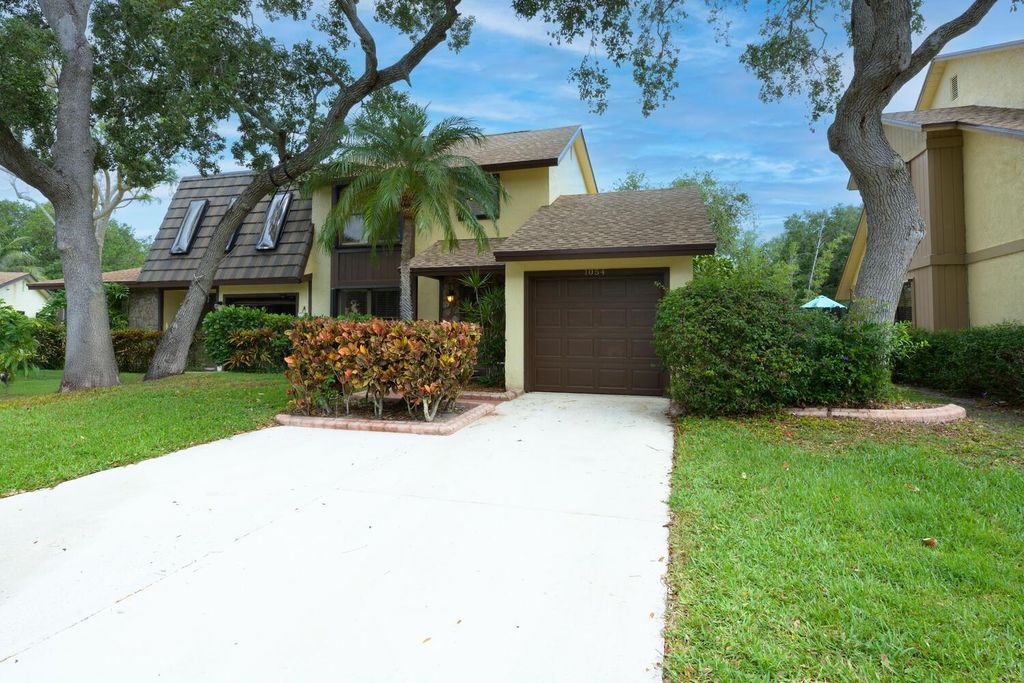 Photo of 1054 Raintree Drive, Palm Beach Gardens, FL 33410 (MLS # R11080870)