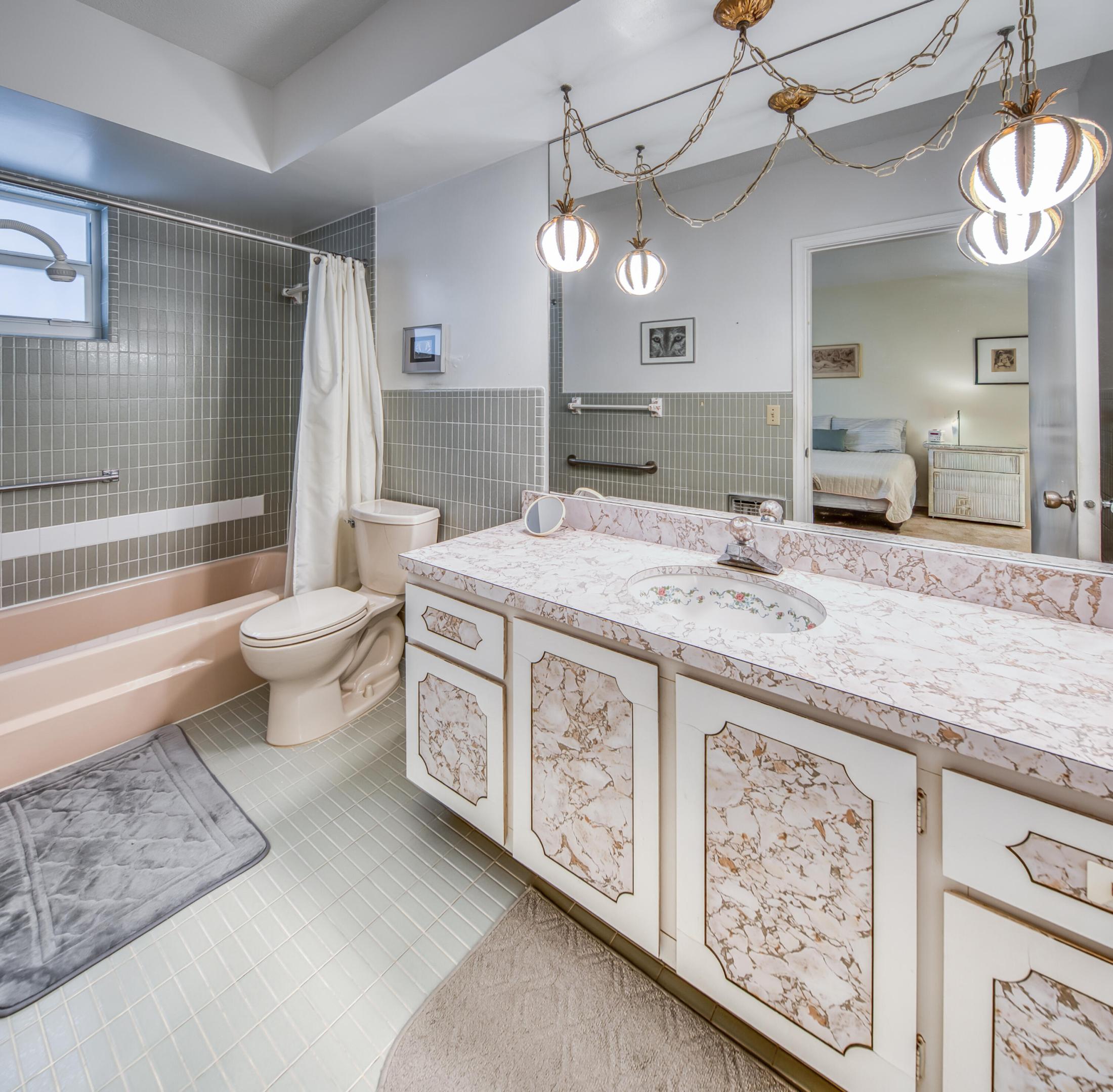 GOLD COAST TOWERS CONDO - Residential