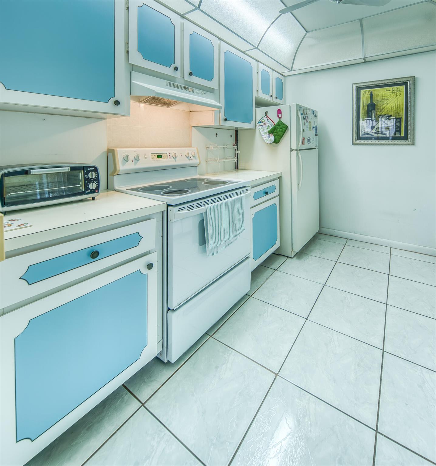 GOLD COAST TOWERS CONDO - Residential