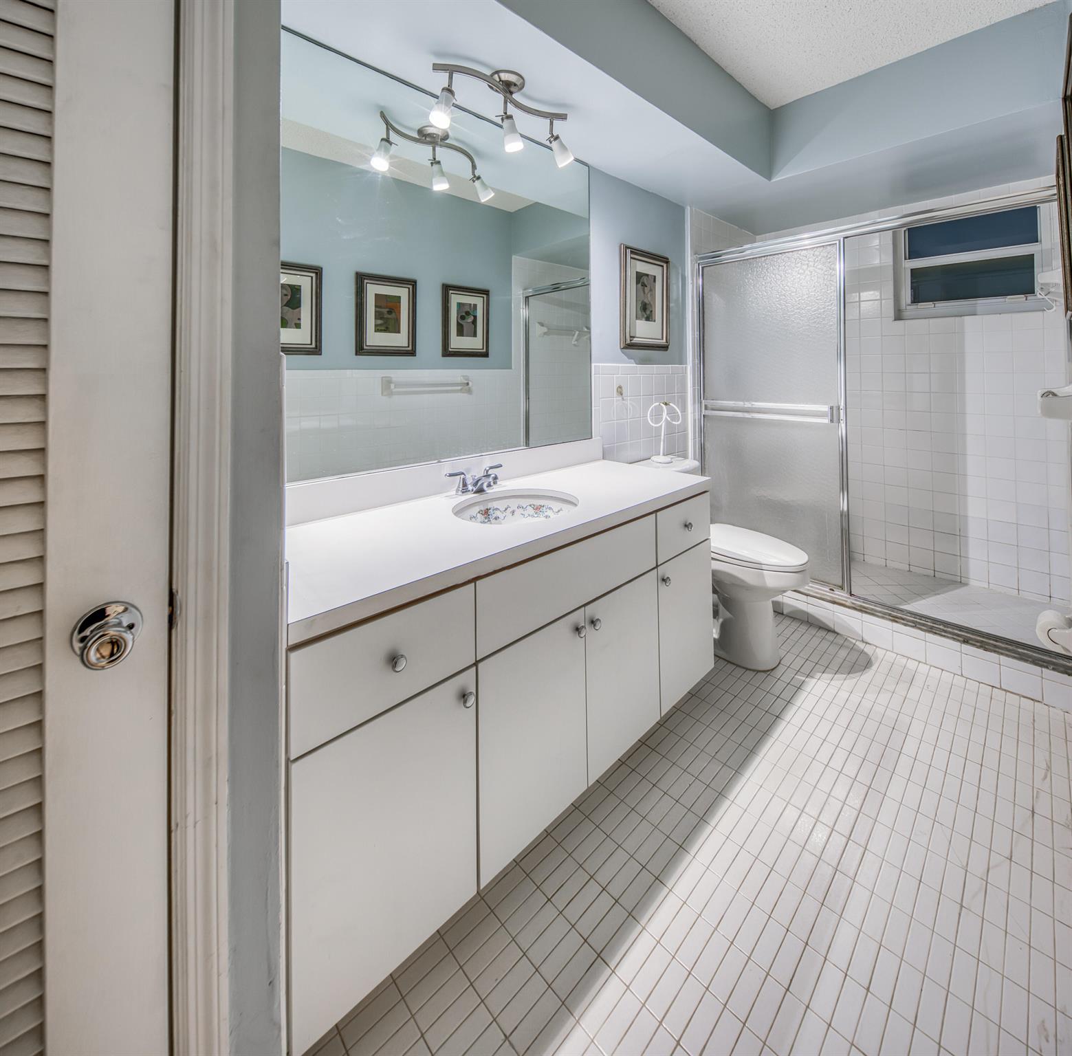 GOLD COAST TOWERS CONDO - Residential