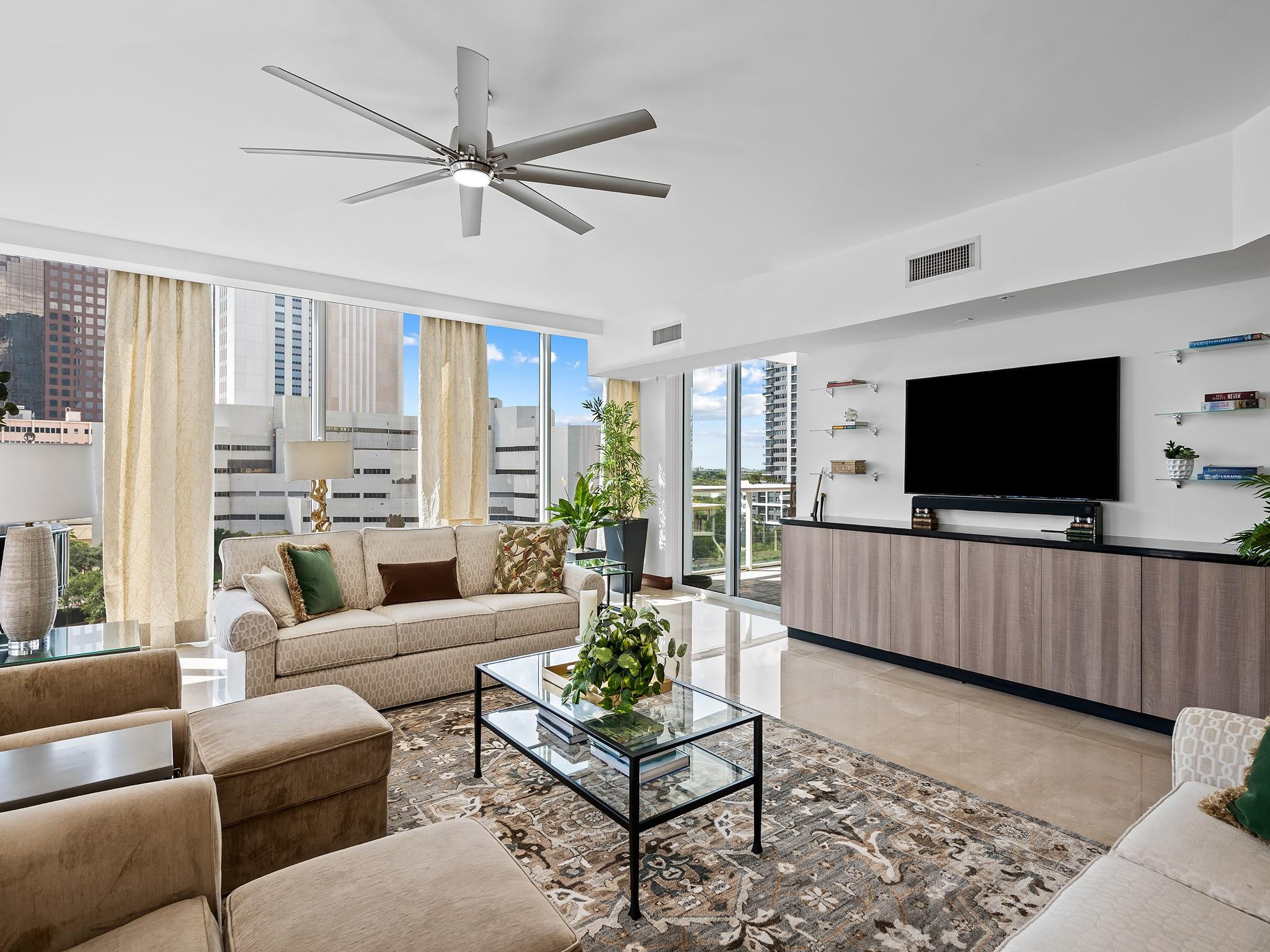 333 Las Olas Way 910