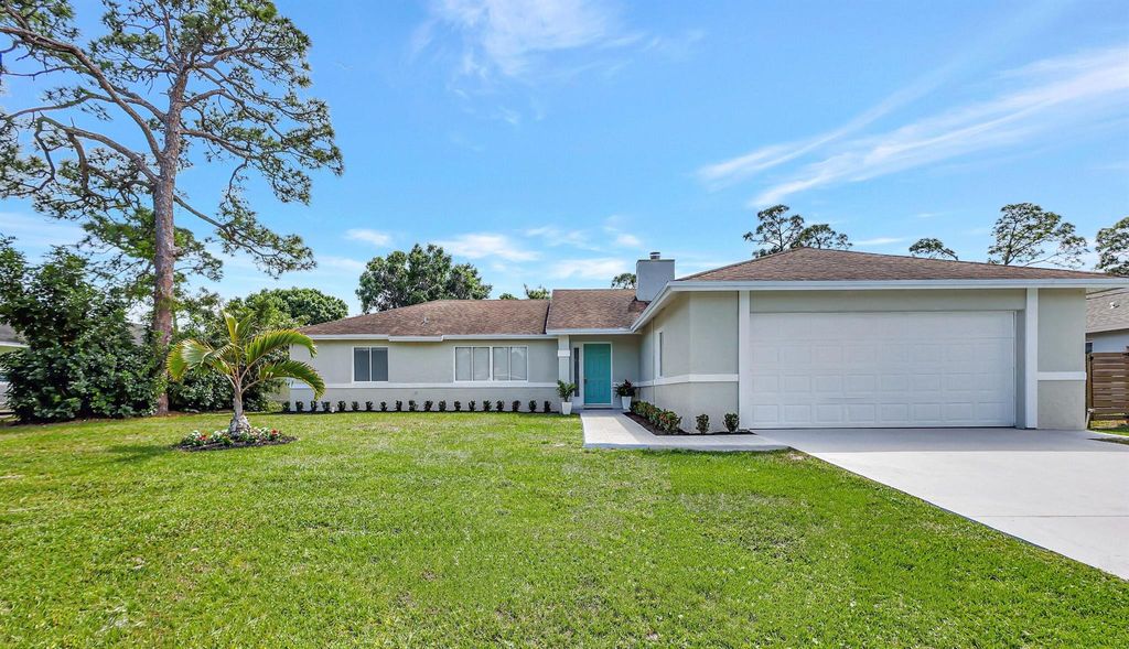 Photo of 782 SE Sweetbay Avenue, Port Saint Lucie, FL 34983 (MLS # R10969861)