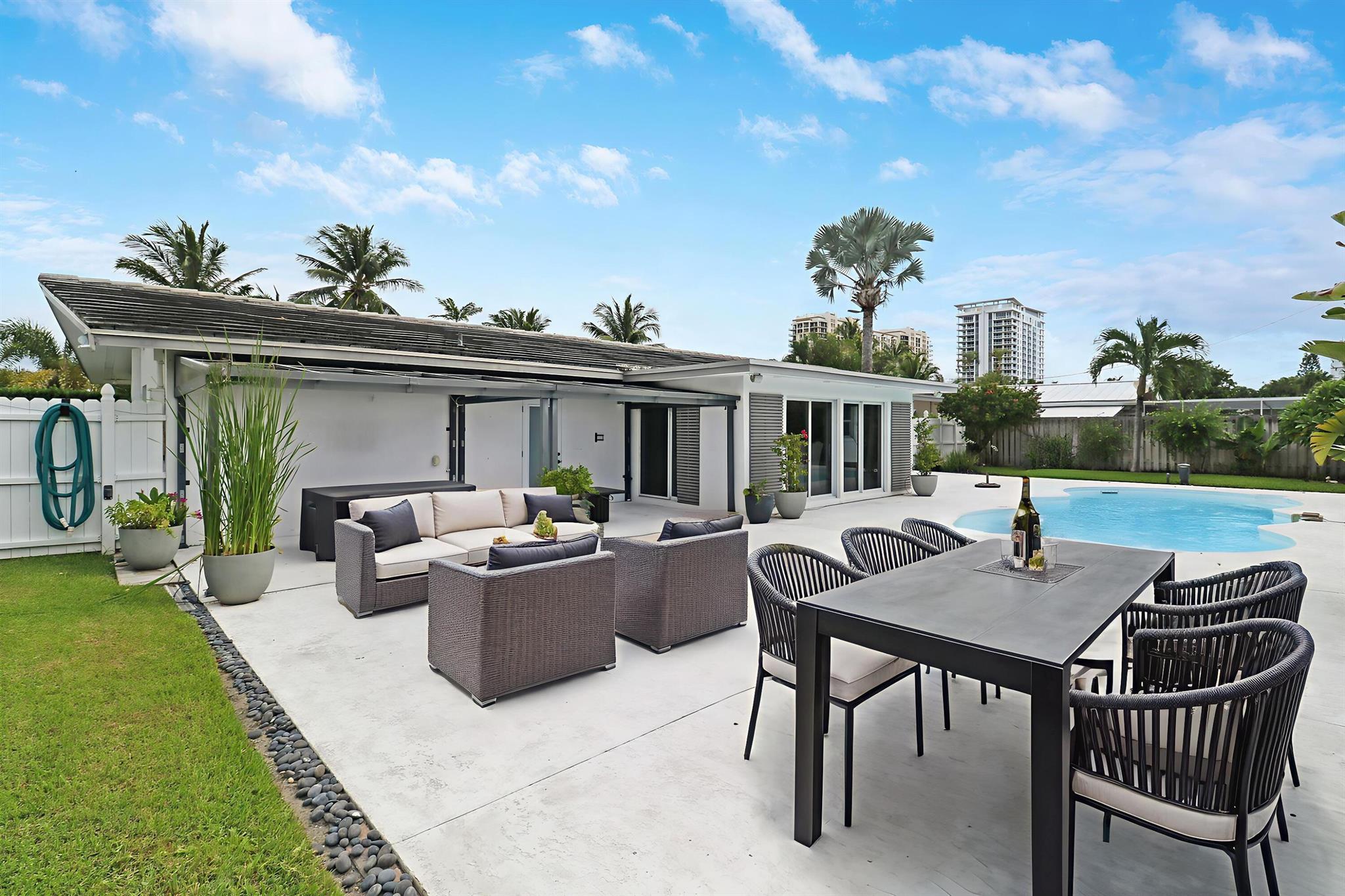 YACHT HARBOR MANOR - Residential