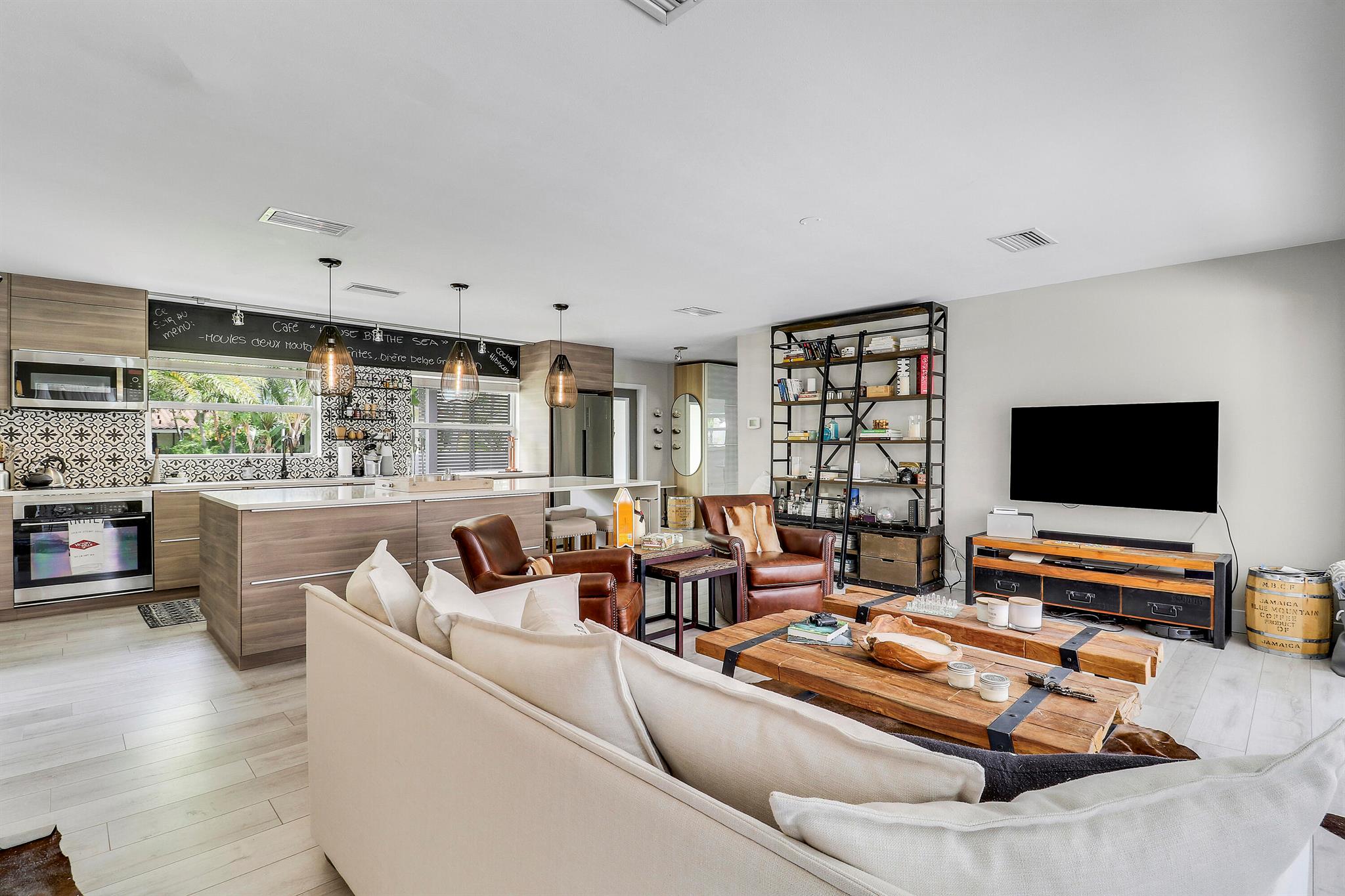 YACHT HARBOR MANOR - Residential