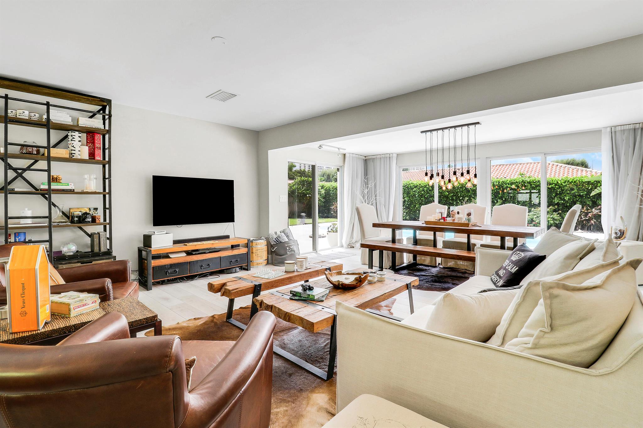 YACHT HARBOR MANOR - Residential