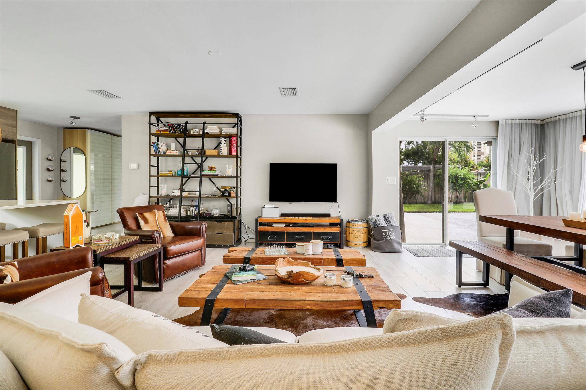 YACHT HARBOR MANOR - Residential