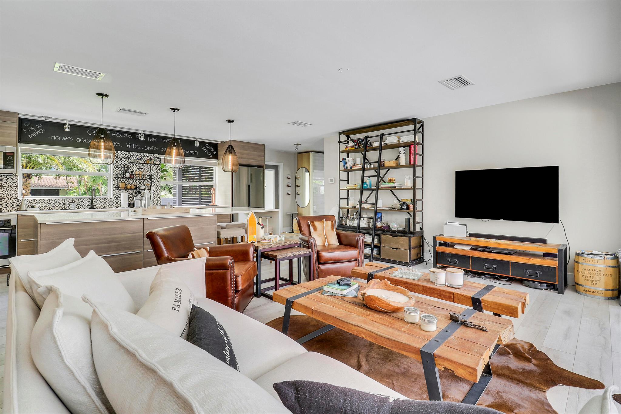 YACHT HARBOR MANOR - Residential