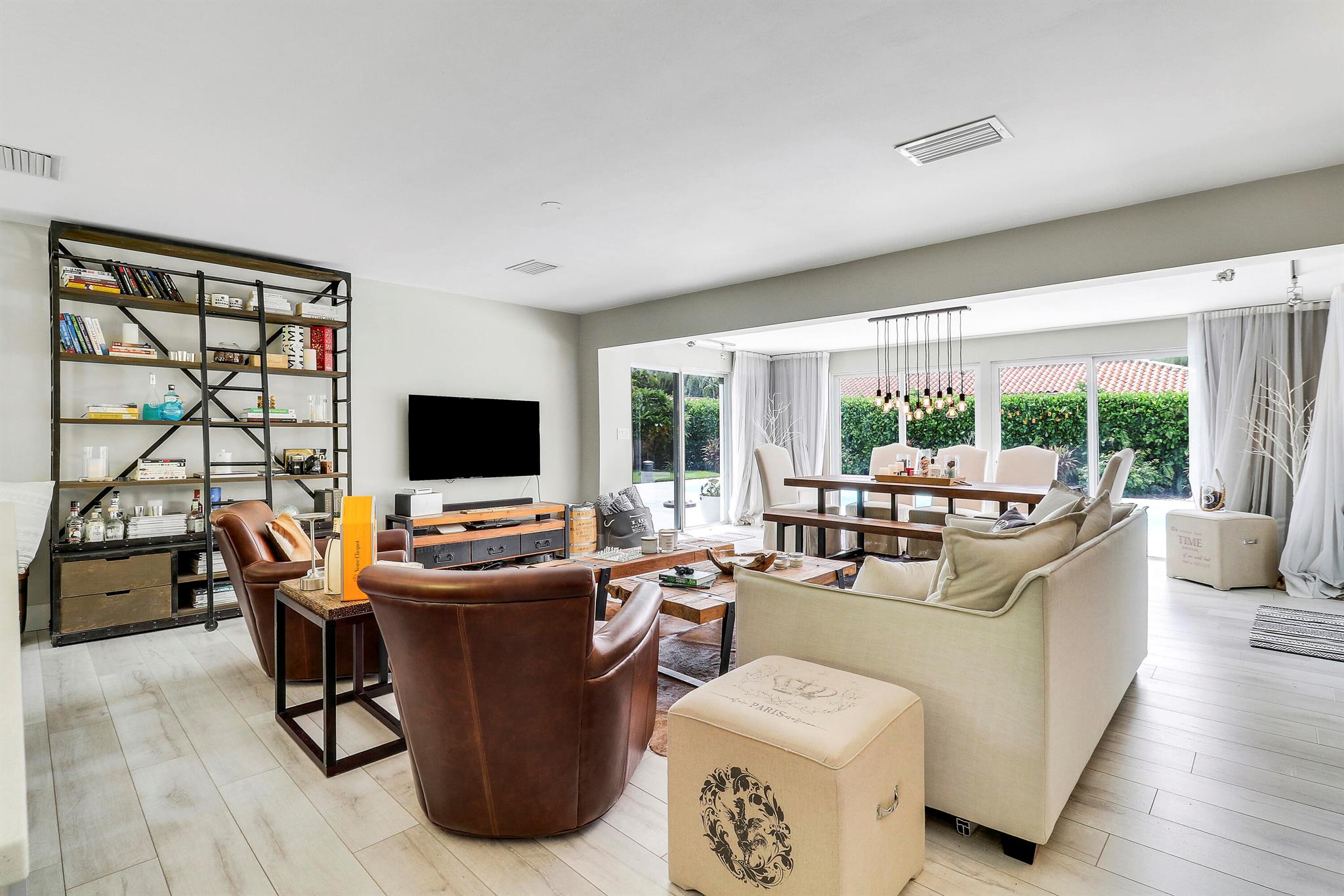 YACHT HARBOR MANOR - Residential