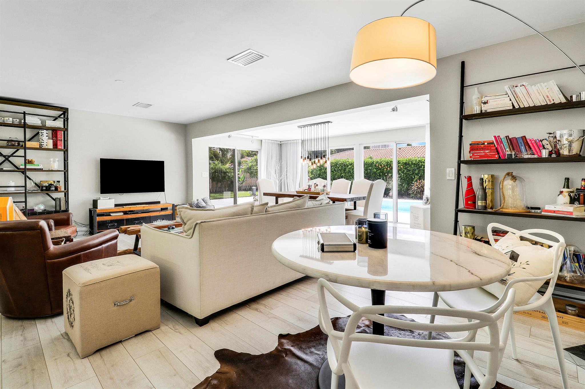 YACHT HARBOR MANOR - Residential