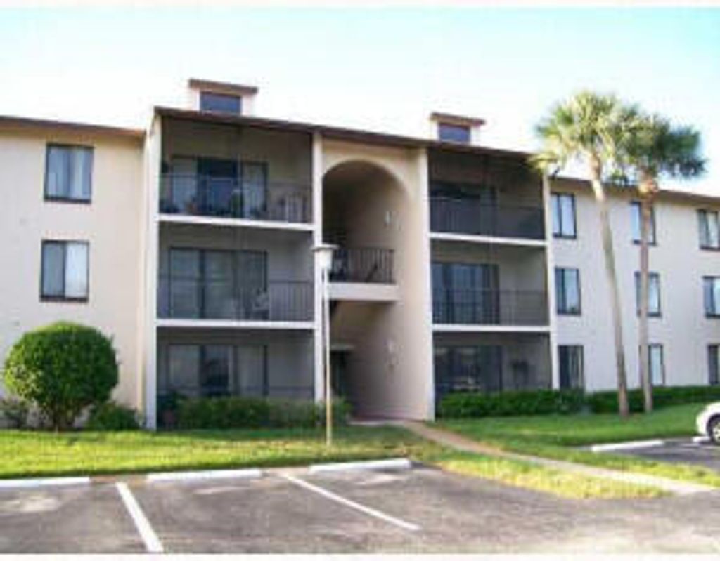 Photo of 202 Foxtail Dr #B2, Greenacres, FL 33415 (MLS # B26001024)