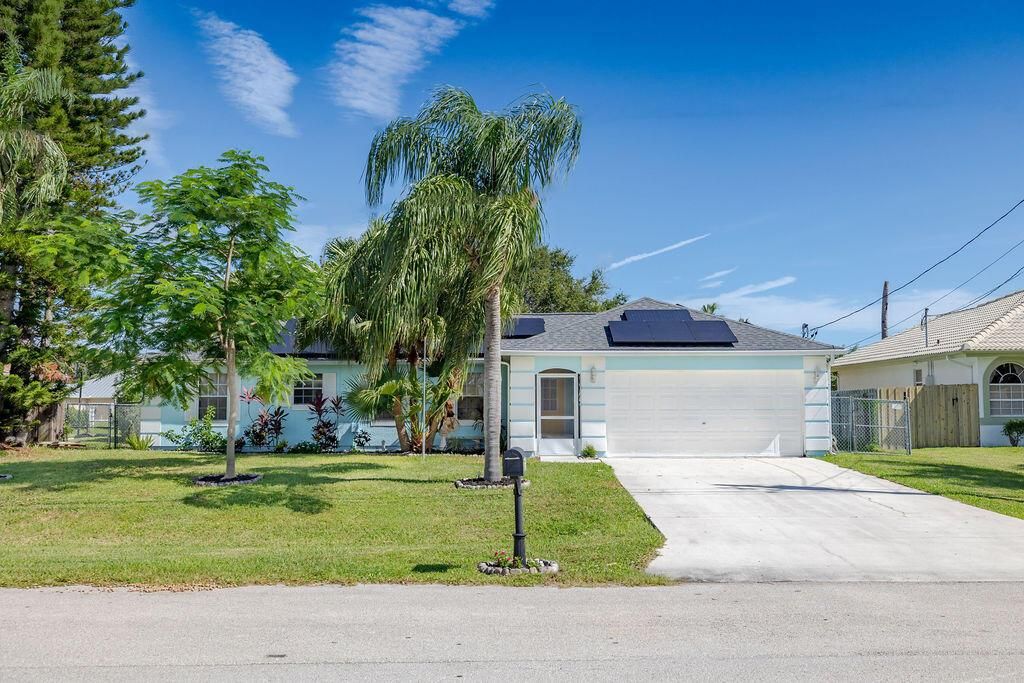 Photo of 1591 SE North Blackwell Drive, Port Saint Lucie, FL 34952 (MLS # R11015261)