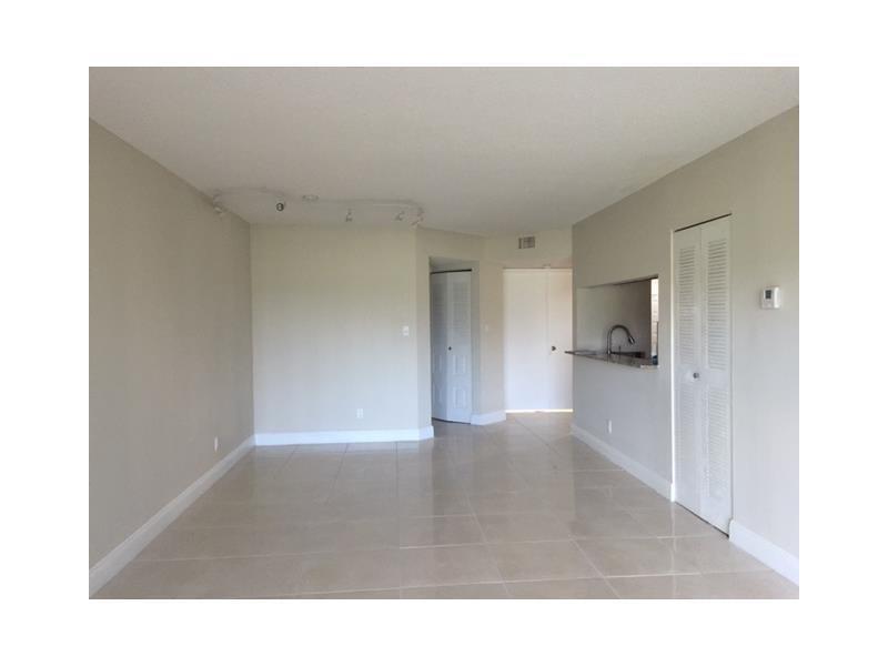 993 Coral Club Dr 993