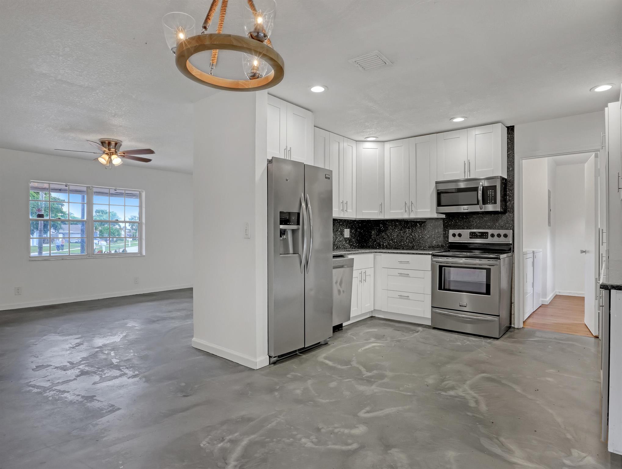 AMERICAN HOMES AT BOCA RA - Residential Lease