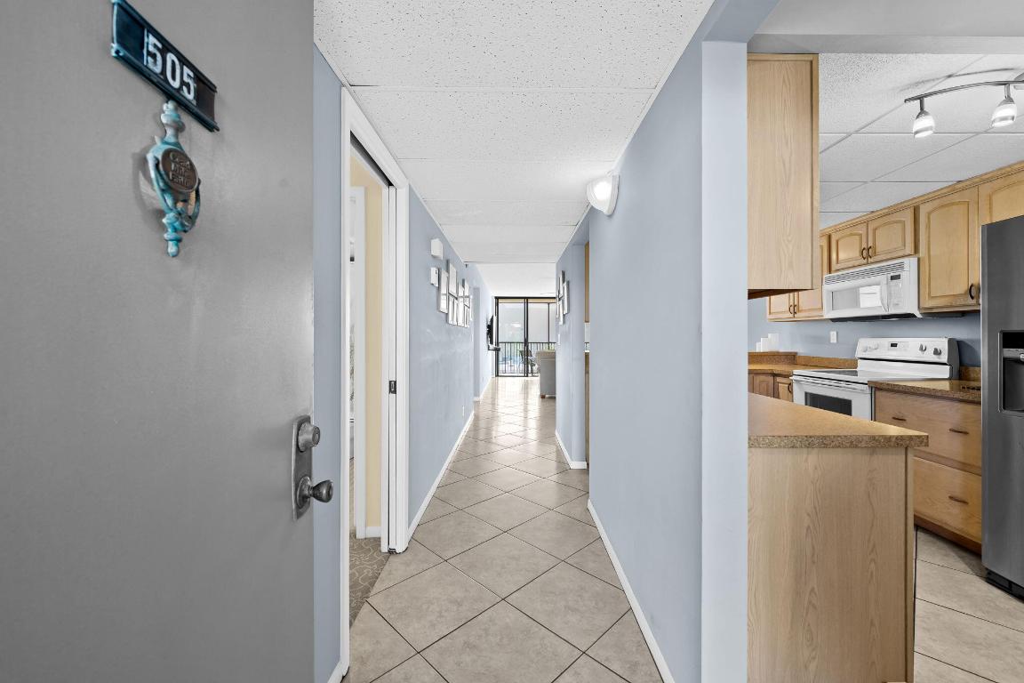 15 Royal Palm Way 505