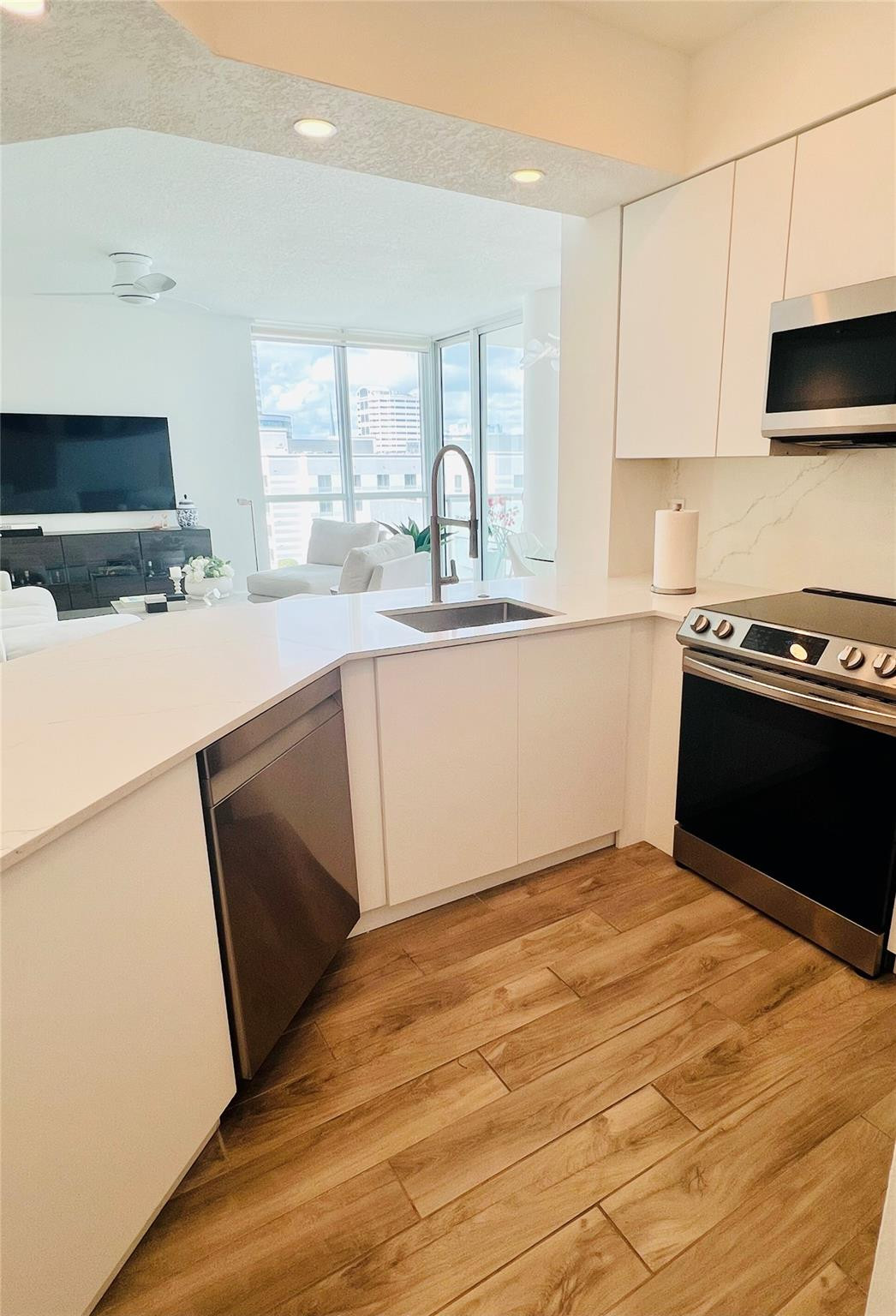 VENEZIA LAS OLAS CONDO - Residential Lease