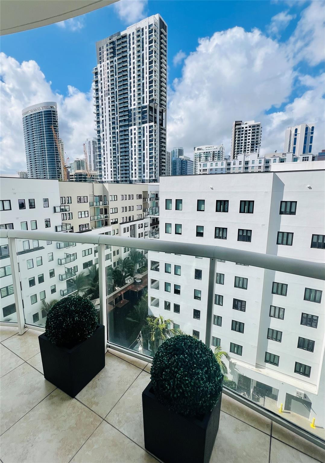 VENEZIA LAS OLAS CONDO - Residential Lease