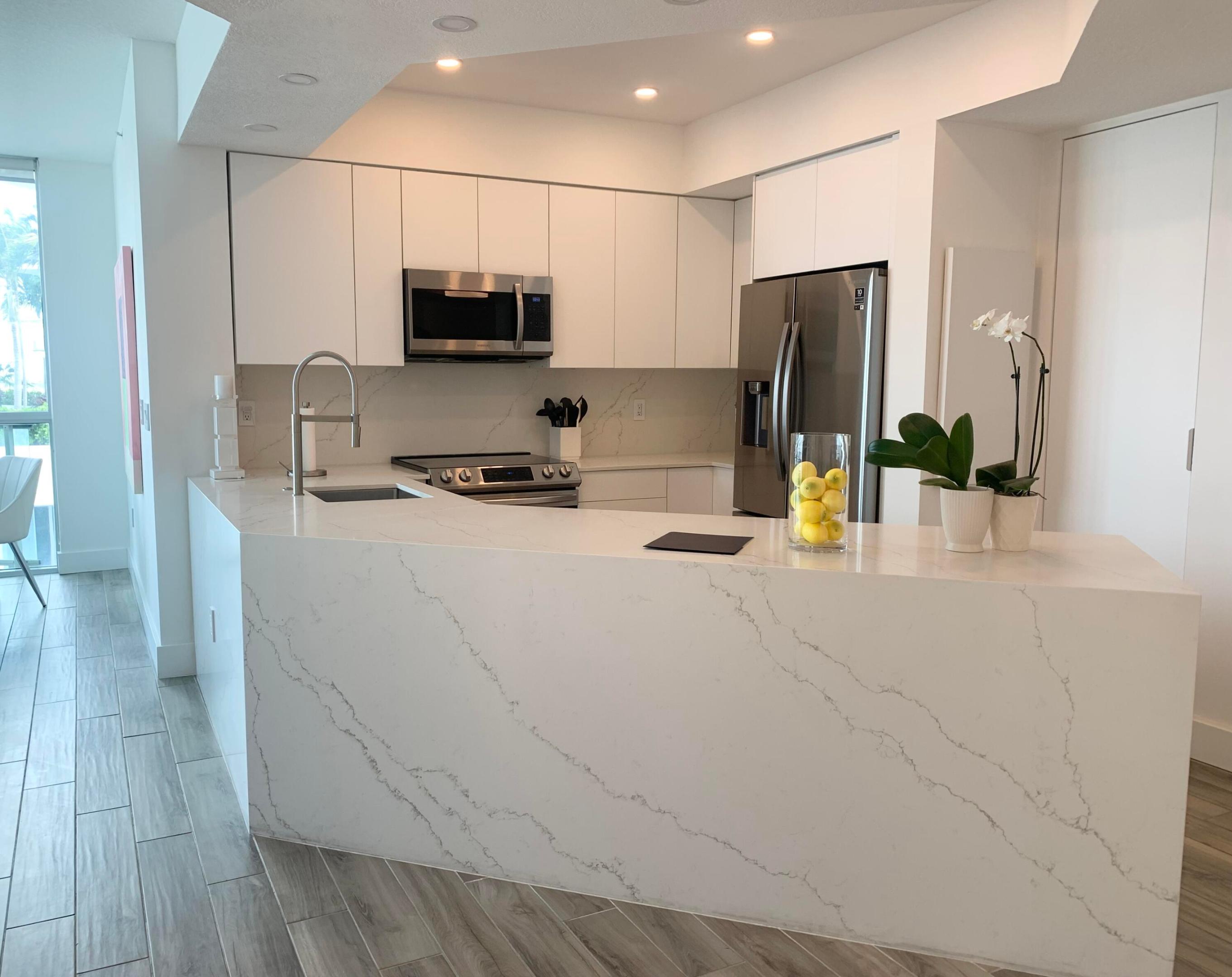 111 SE 8th Avenue 905