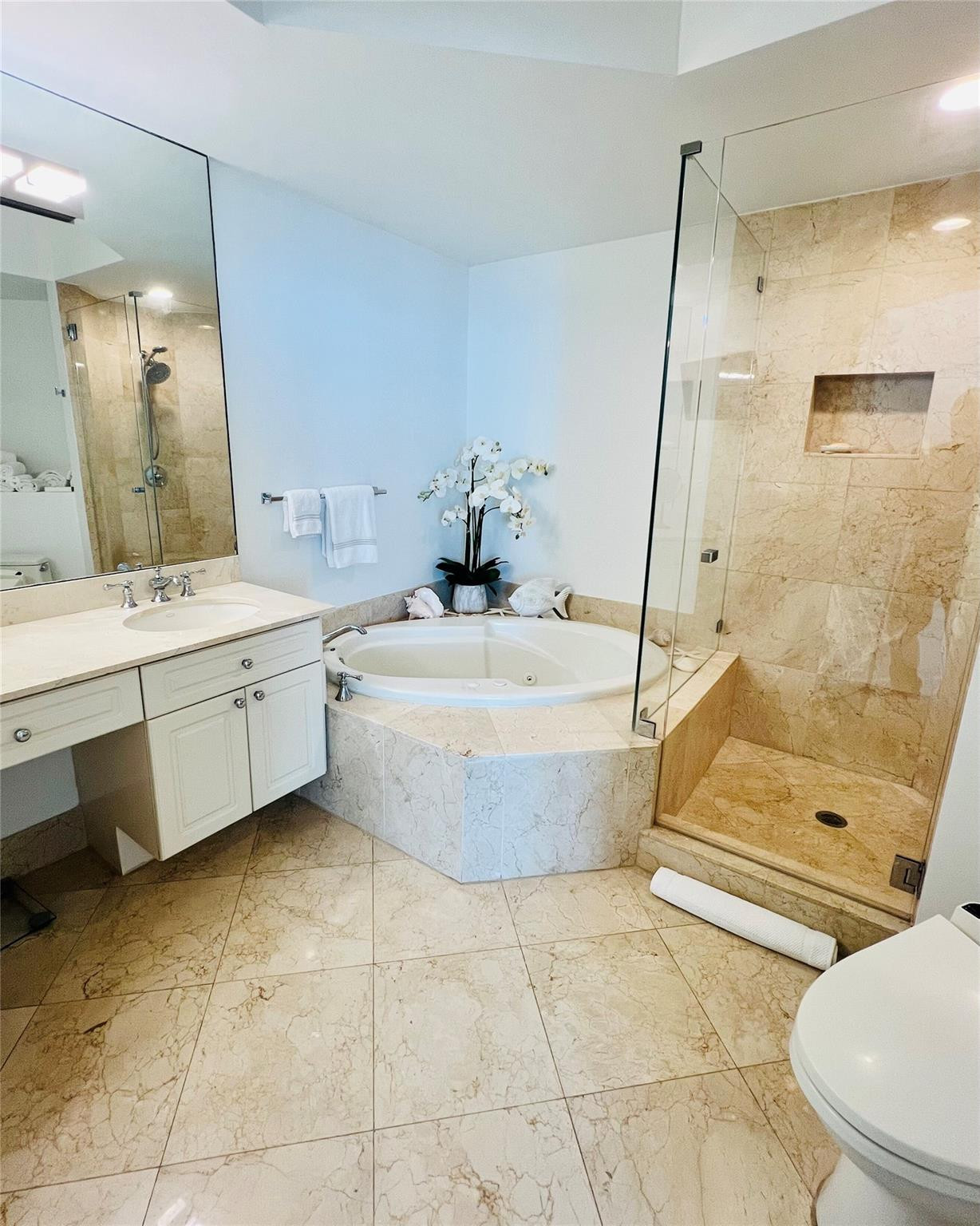 VENEZIA LAS OLAS CONDO - Residential Lease