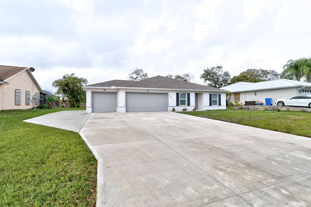 Photo of 1541 Penlynn Street, Sebastian, FL 32958 (MLS # R11048498)