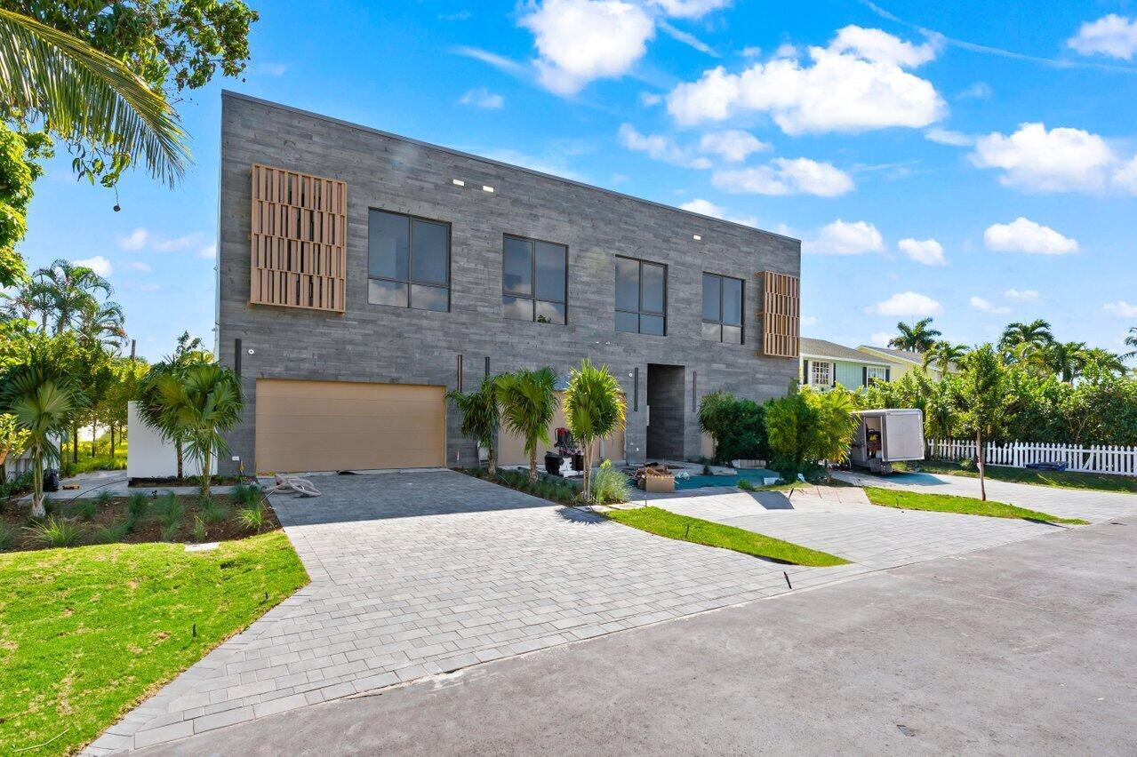 STAMM 917 NE 8TH AVENUE - Residential