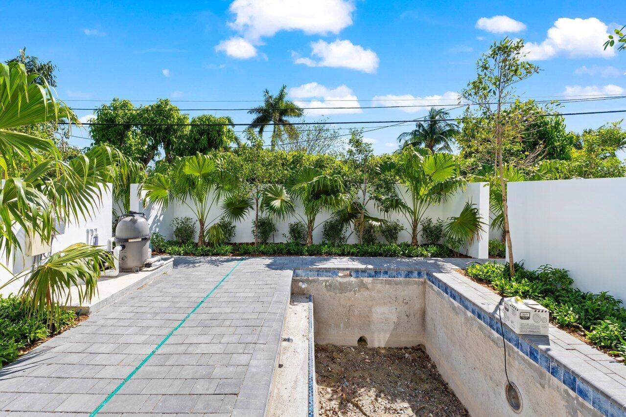 STAMM 917 NE 8TH AVENUE - Residential