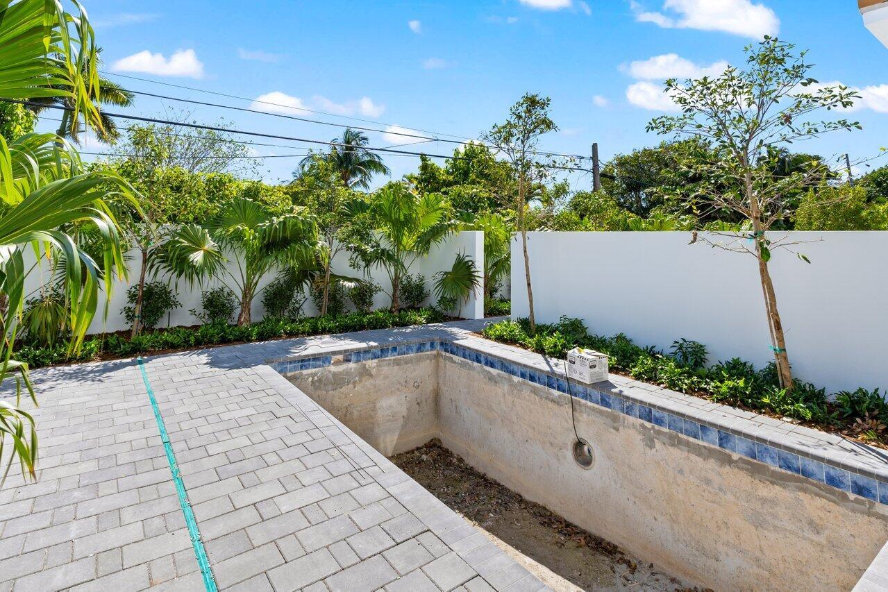 STAMM 917 NE 8TH AVENUE - Residential