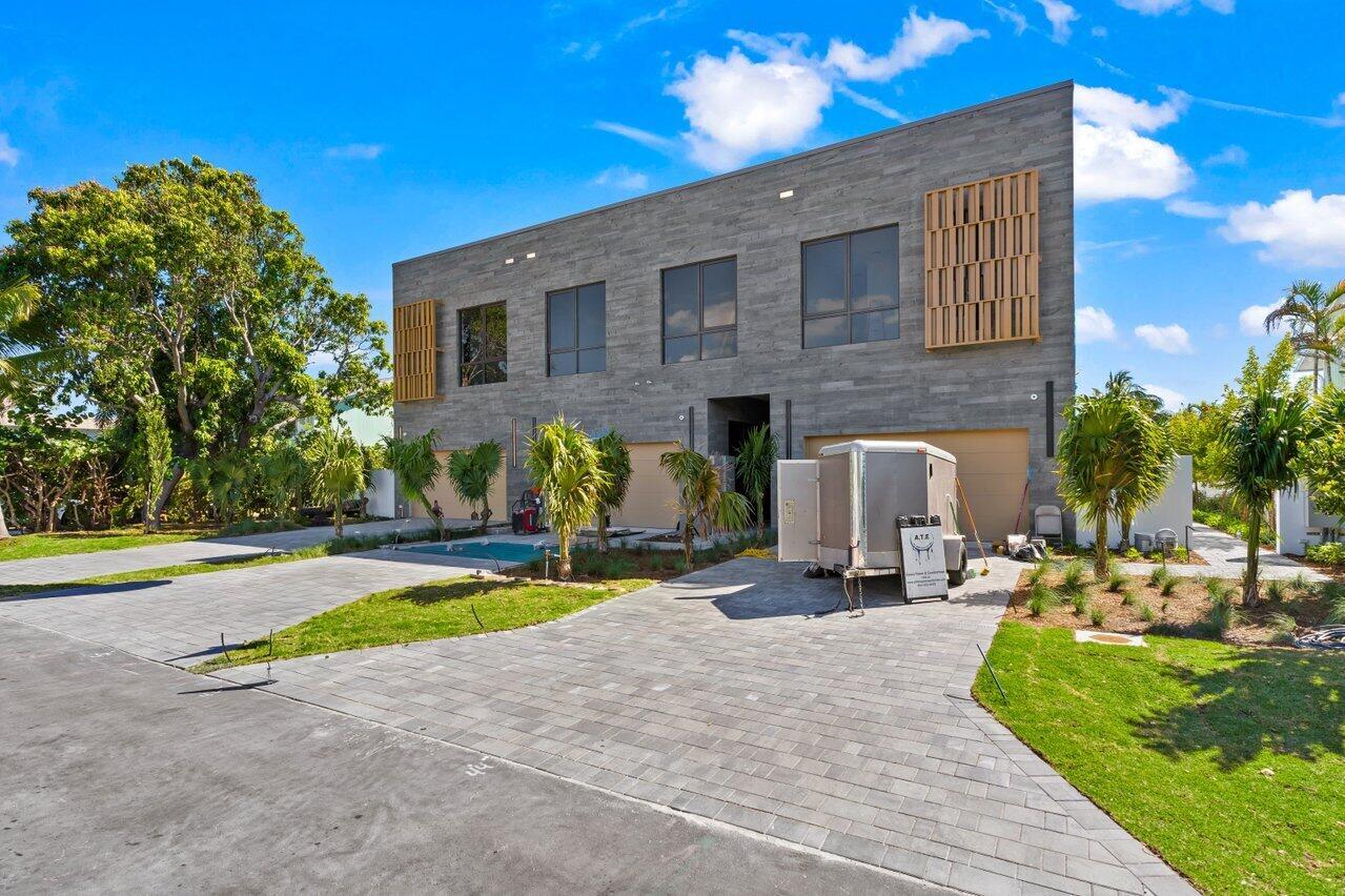 STAMM 917 NE 8TH AVENUE - Residential