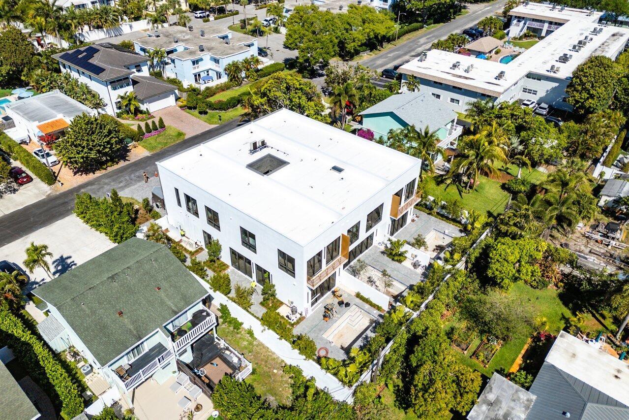 STAMM 917 NE 8TH AVENUE - Residential