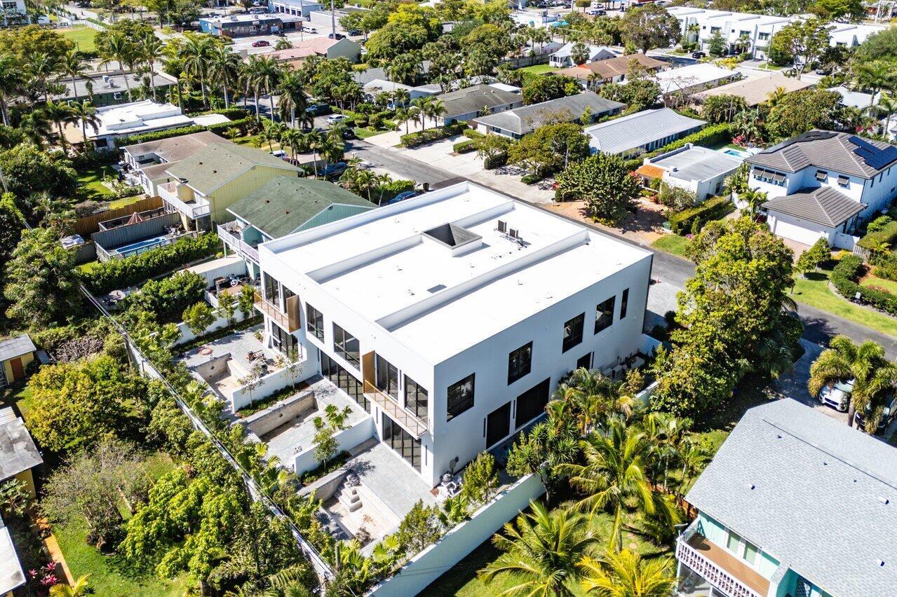 STAMM 917 NE 8TH AVENUE - Residential