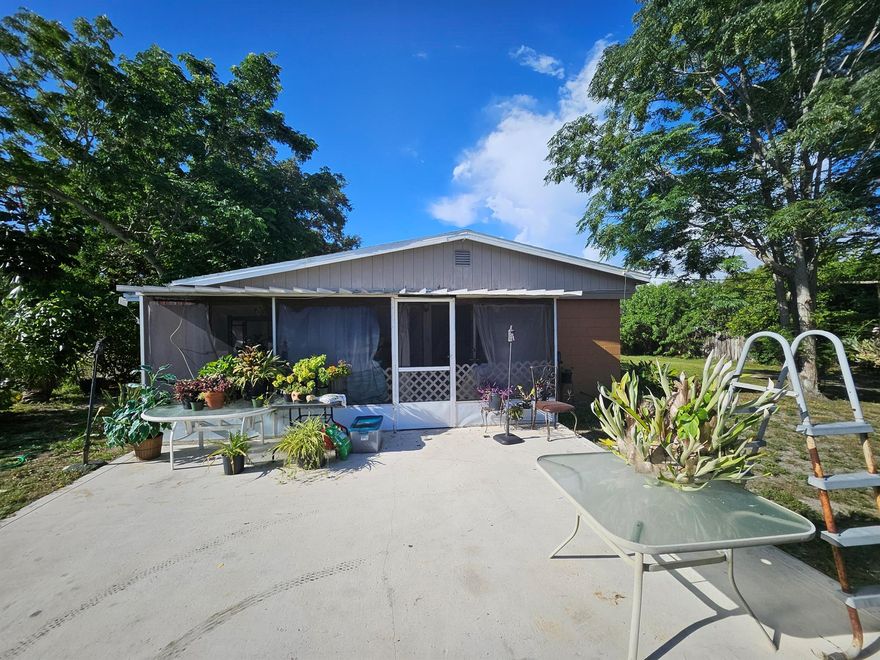 ATTENTION CASH BUYERS!!! 3 bedroom/1 bathroom CBS single family home situated on 0.21 acres in Vero Beach! Only a quick 15-20 minute drive to Downtown Vero with a multitude of attractions and popular restaurants, Marinas, and beautiful east-coast beaches. Home in need of TLC! Roof is older and needs replacement, central HVAC with additional window units being used. New flooring and other cosmetics needed. Easy to see! Short/ zero day inspection period offers preferred.