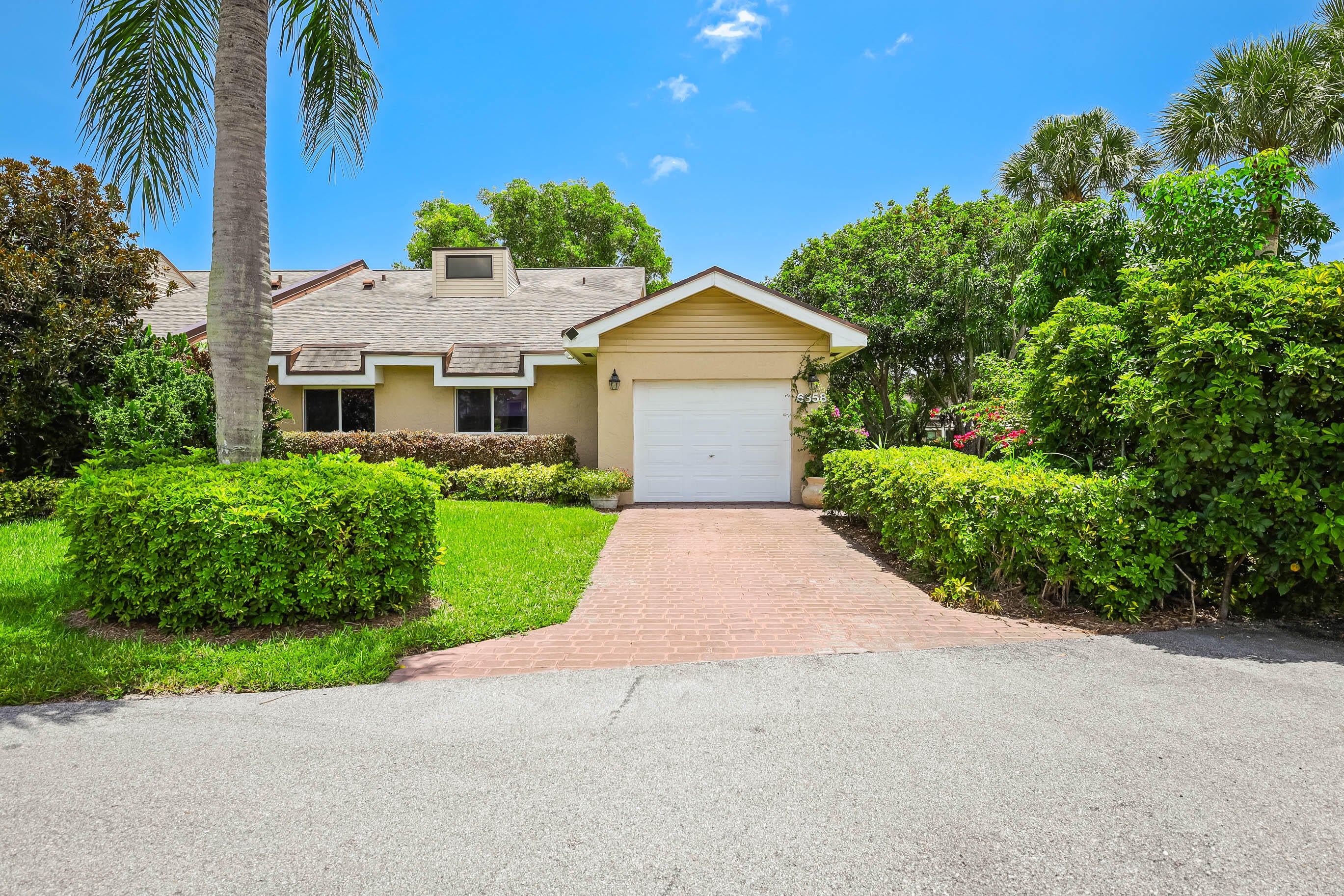 6858 FOUNTAINS Circle, Lake Worth FL 33467