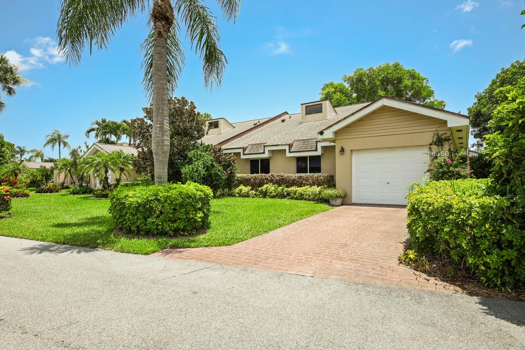 Photo of 6858 FOUNTAINS Circle, Lake Worth, FL 33467 (MLS # B26056071)