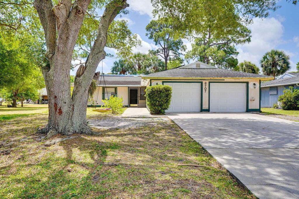 Photo of 6707 Salerno Road, Fort Pierce, FL 34951 (MLS # R10983317)