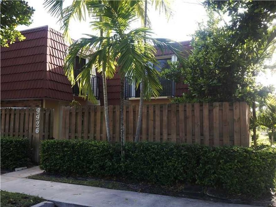 BEAUTIFUL UNIT IN THE HEART OF CENTRAL PARK IN PLANTATION, LOOKING FOR GREAT LONG TERM TENANT. OWNER IS OFFERING 2 WEEKS FREE IF TENANT RENEW THE LEASE.