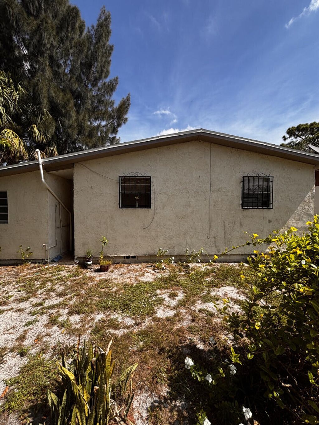 Photo of 2605 Avenue F, Fort Pierce, FL 34947 (MLS # R11123339)