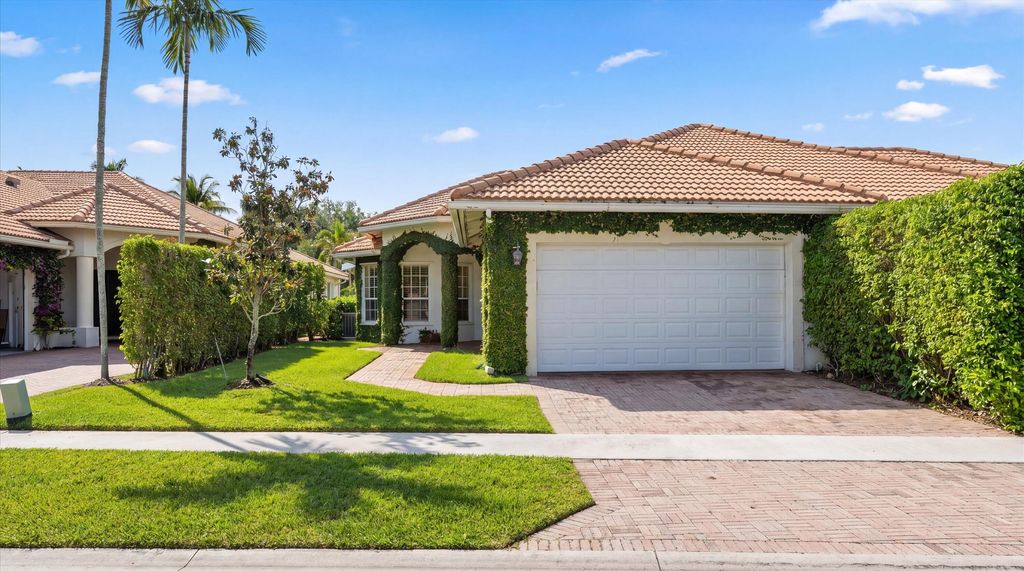 Photo of 2920 Twin Oaks Way, Wellington, FL 33414 (MLS # B26021675)