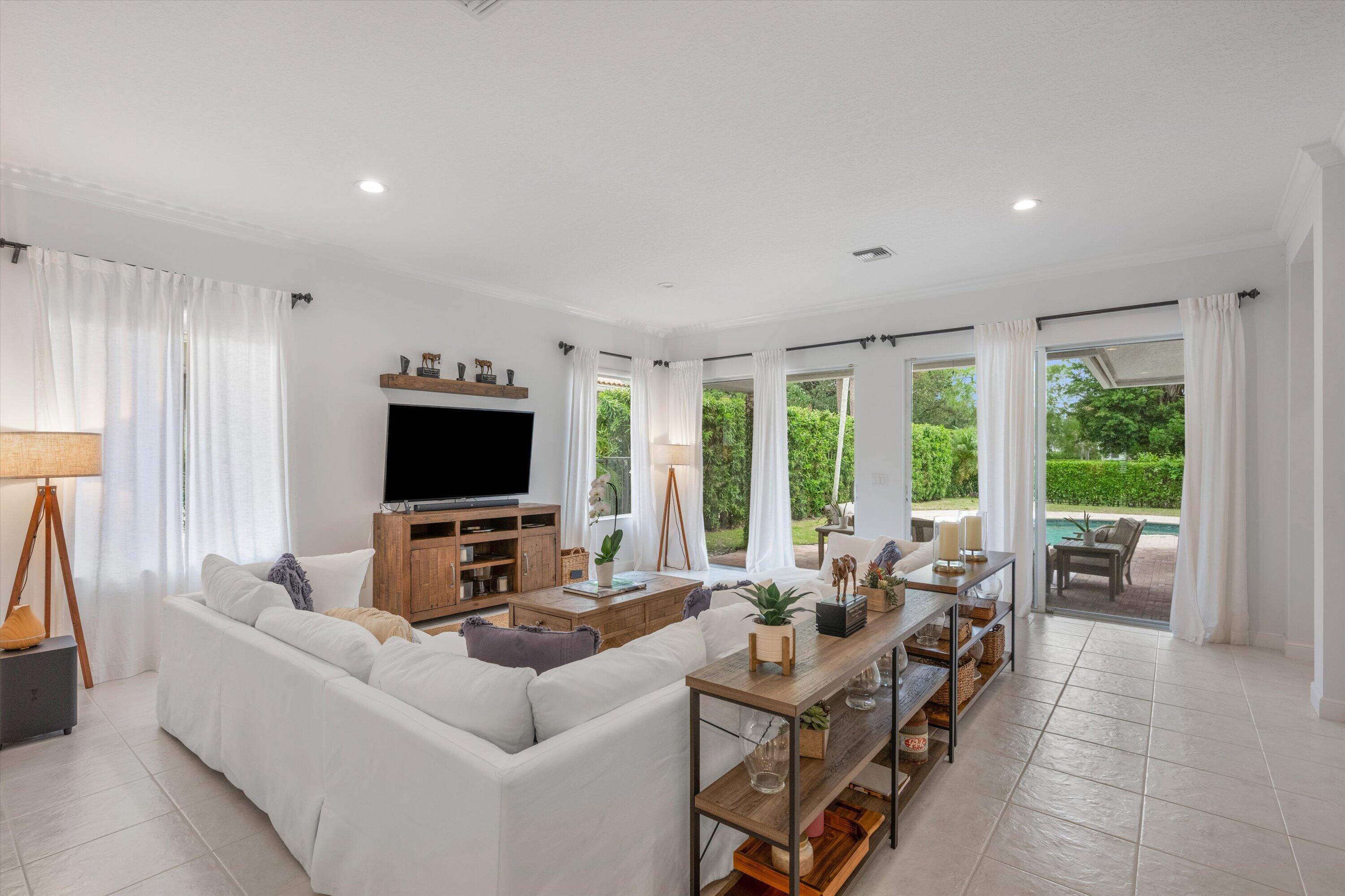 SHADY OAKS OF PALM BEACH POLO & COUNTRY - Residential