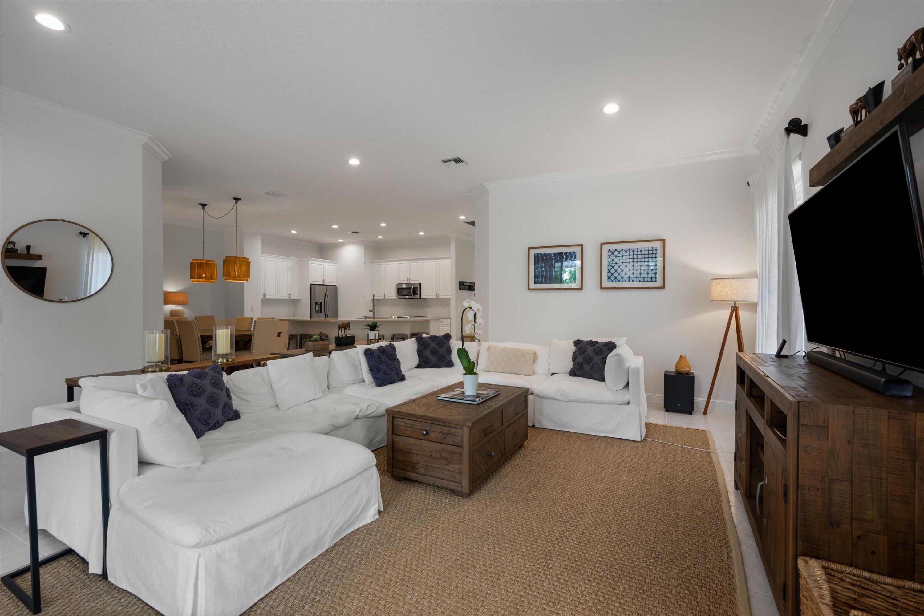 SHADY OAKS OF PALM BEACH POLO & COUNTRY - Residential