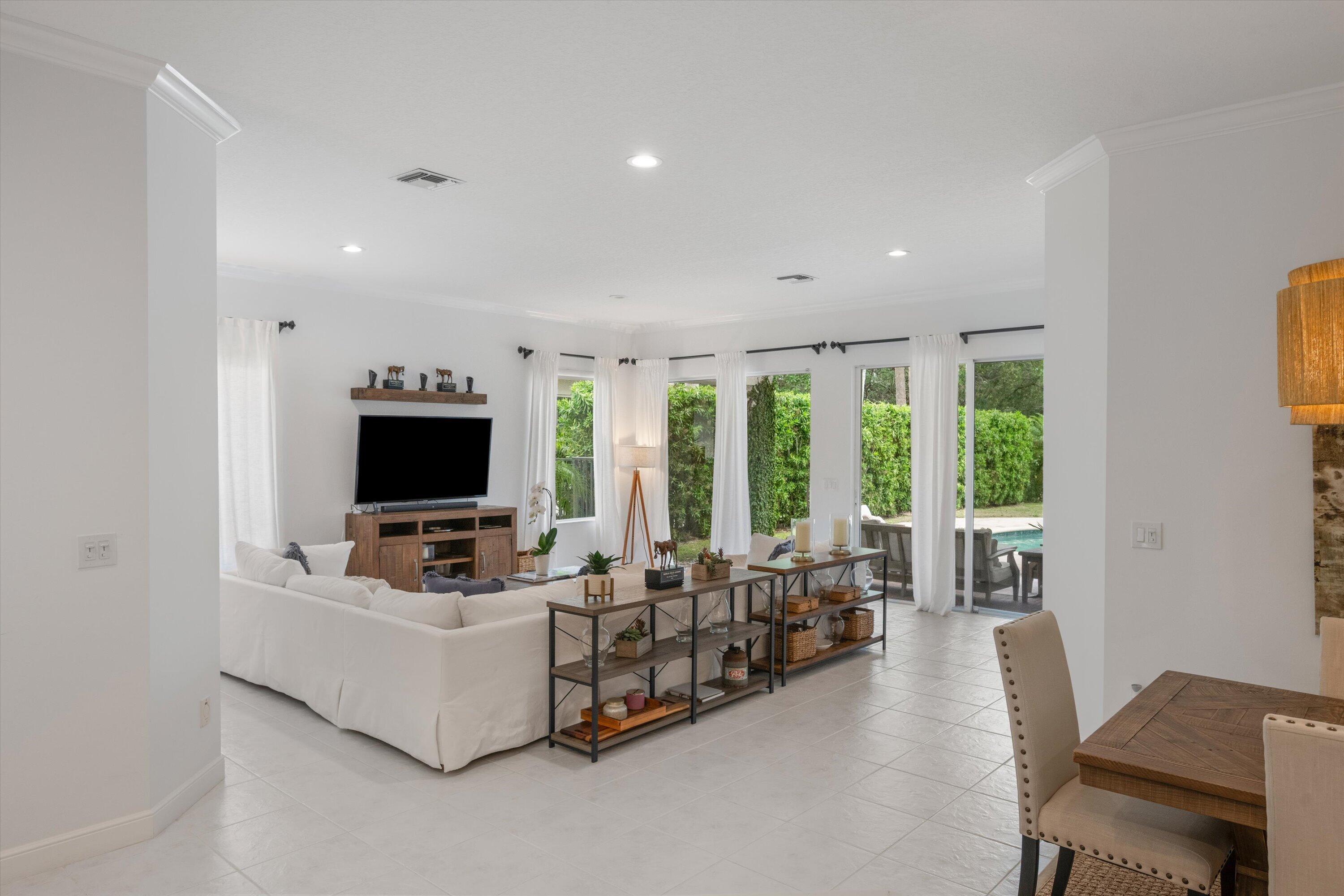 SHADY OAKS OF PALM BEACH POLO & COUNTRY - Residential