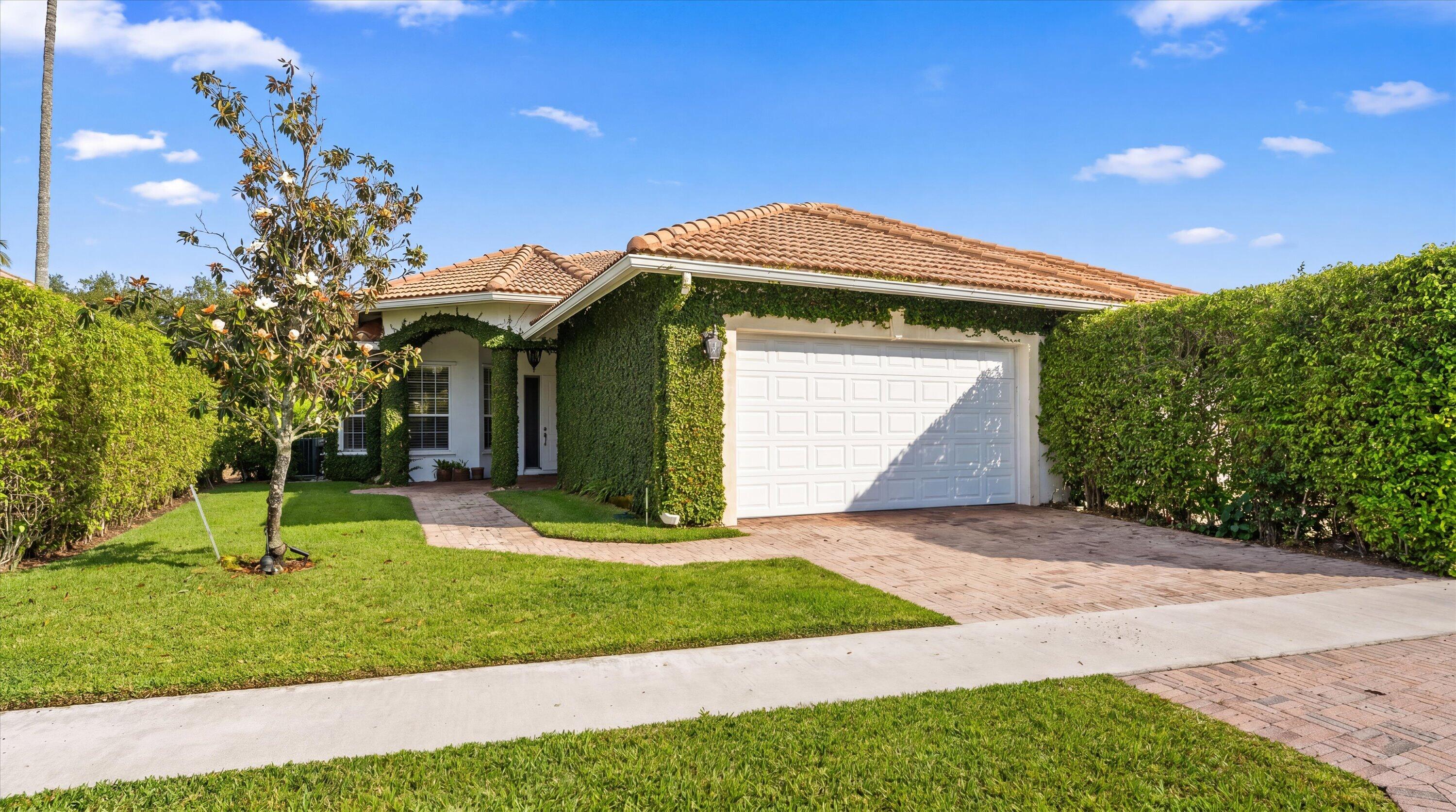 SHADY OAKS OF PALM BEACH POLO & COUNTRY - Residential