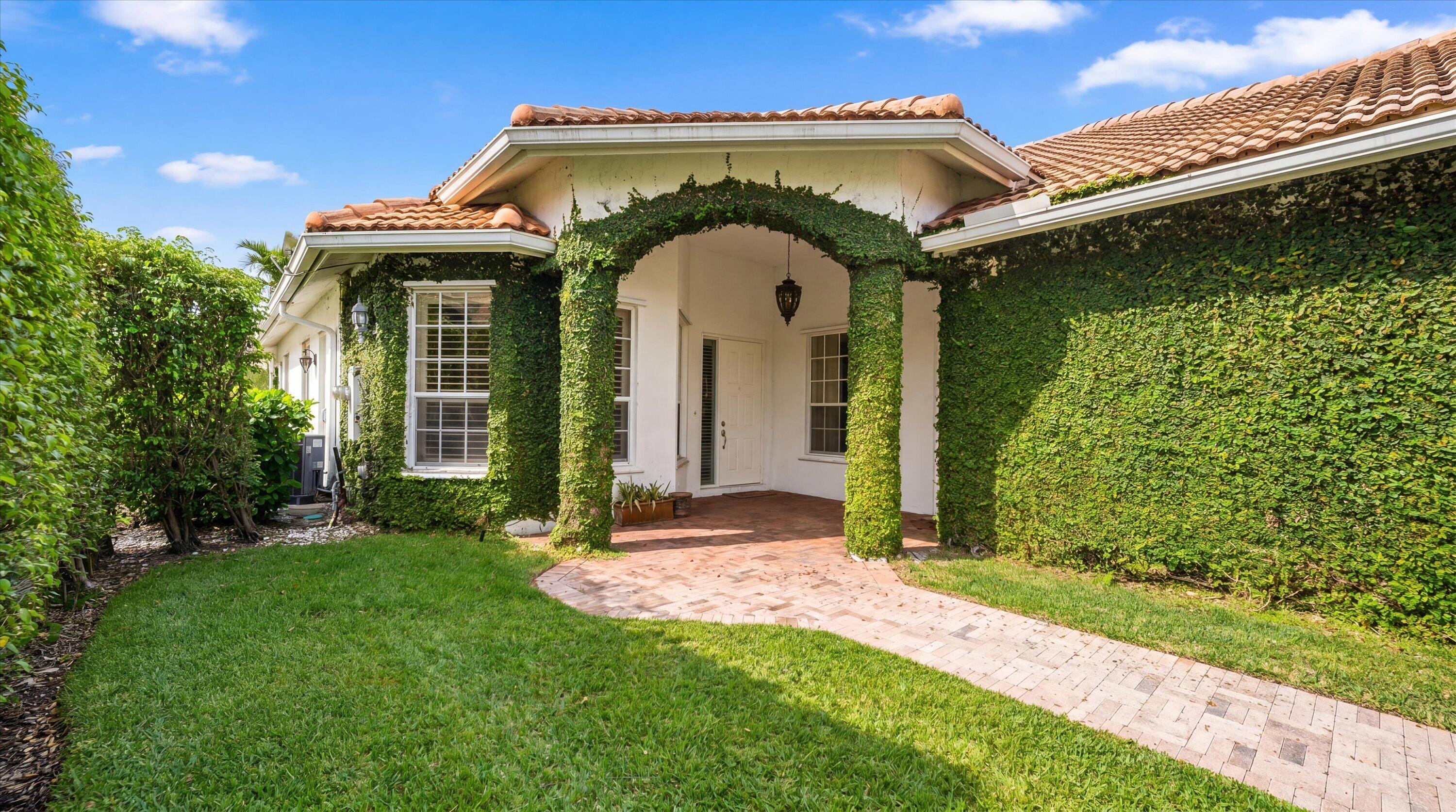 SHADY OAKS OF PALM BEACH POLO & COUNTRY - Residential