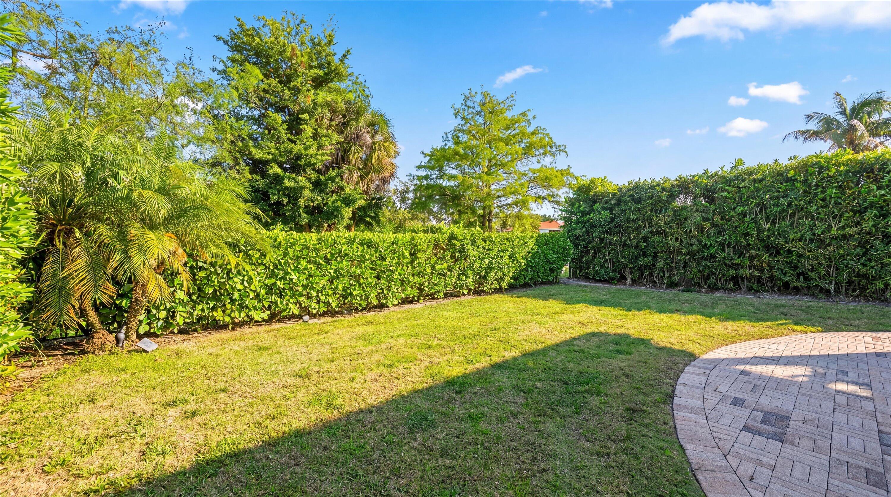 SHADY OAKS OF PALM BEACH POLO & COUNTRY - Residential