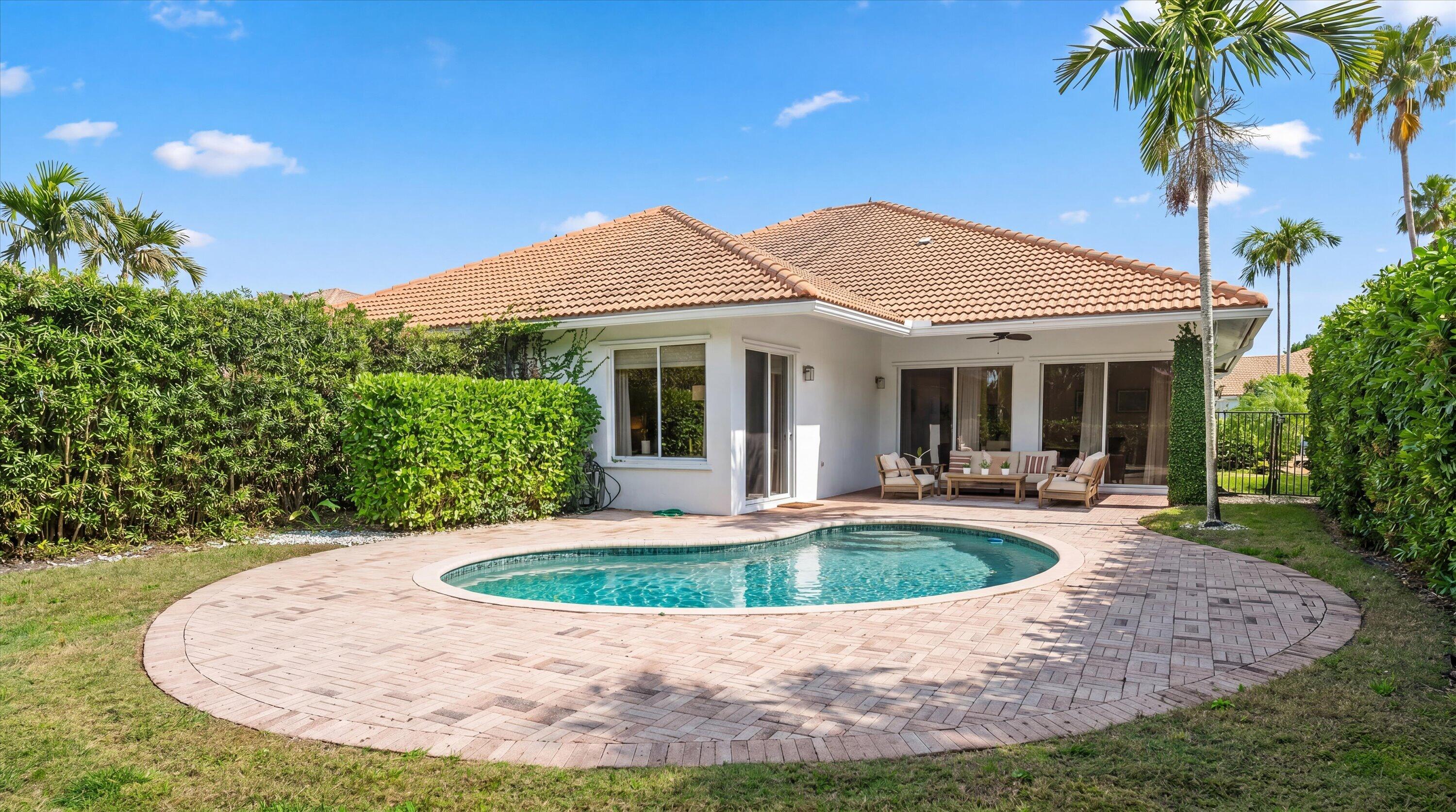 SHADY OAKS OF PALM BEACH POLO & COUNTRY - Residential