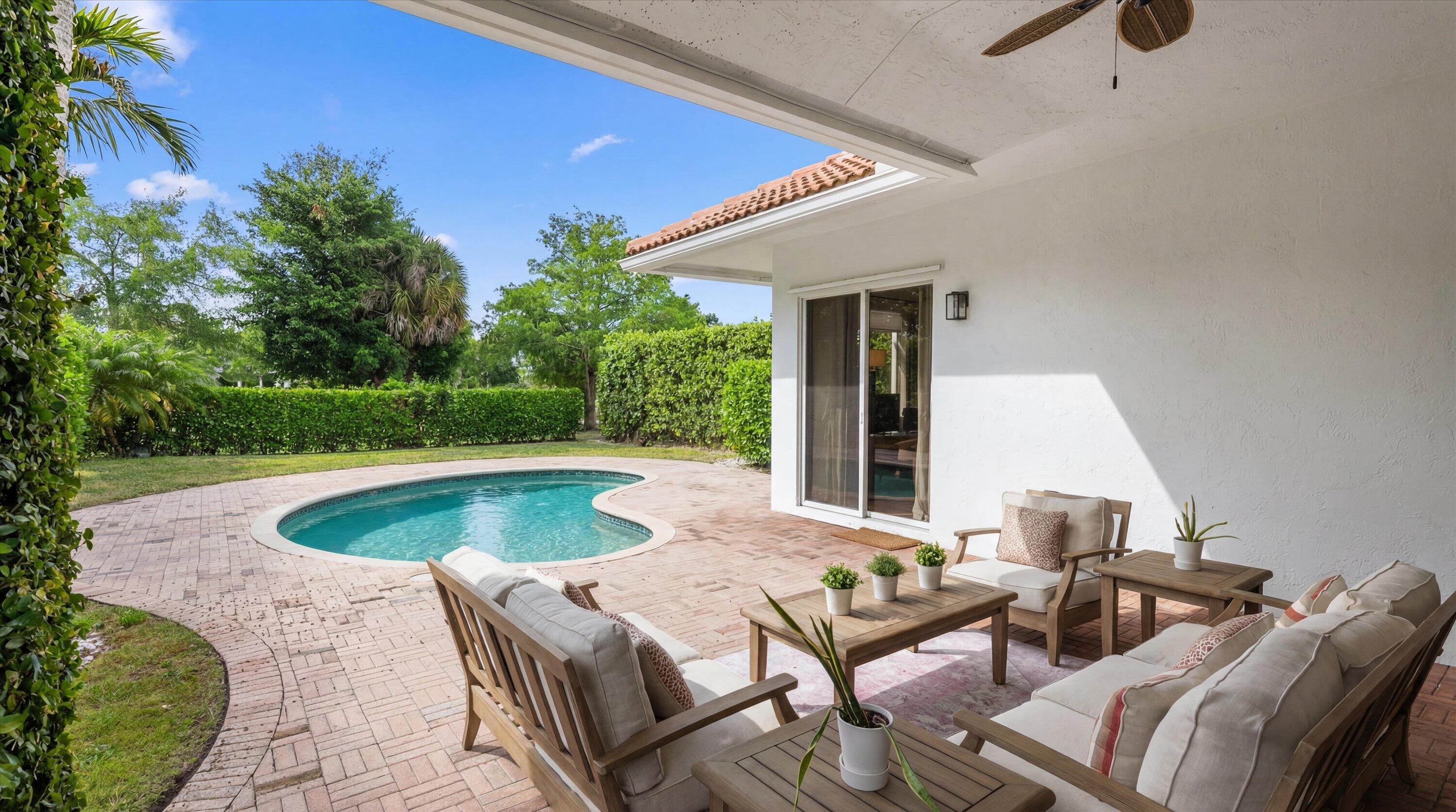 SHADY OAKS OF PALM BEACH POLO & COUNTRY - Residential