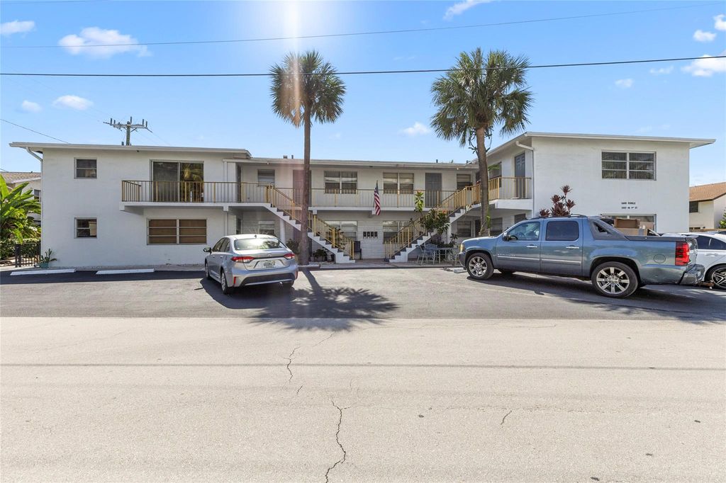 Photo of 1907 NE 4th Street #4, Deerfield Beach, FL 33441 (MLS # F10499472)
