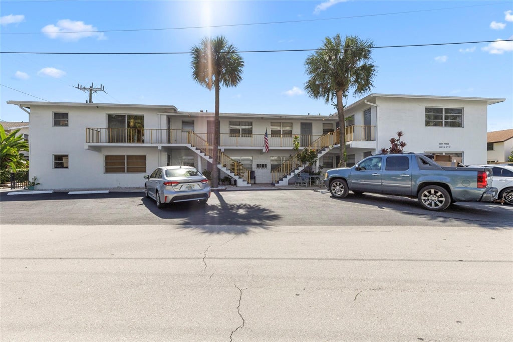 Photo of 1907 NE 4th Street #4, Deerfield Beach, FL 33441 (MLS # F10499472)