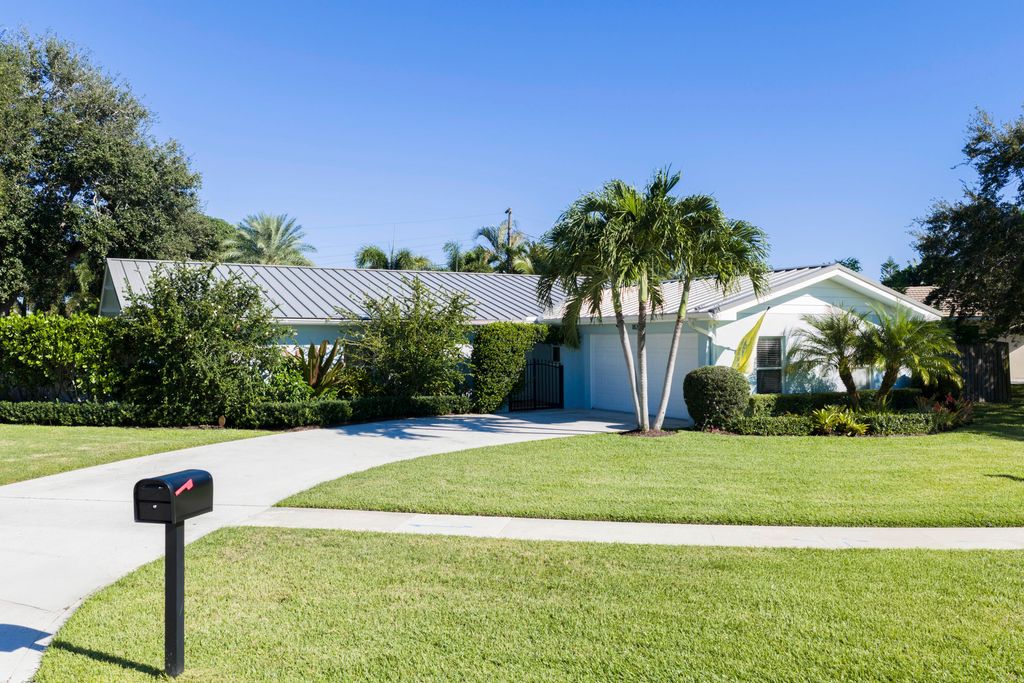 Photo of 1821 Ascott Road, North Palm Beach, FL 33408 (MLS # R11133108)