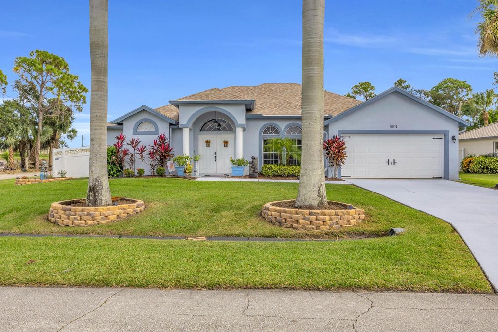 Photo of 1601 SW Ivy Street, Port Saint Lucie, FL 34987 (MLS # R11138840)