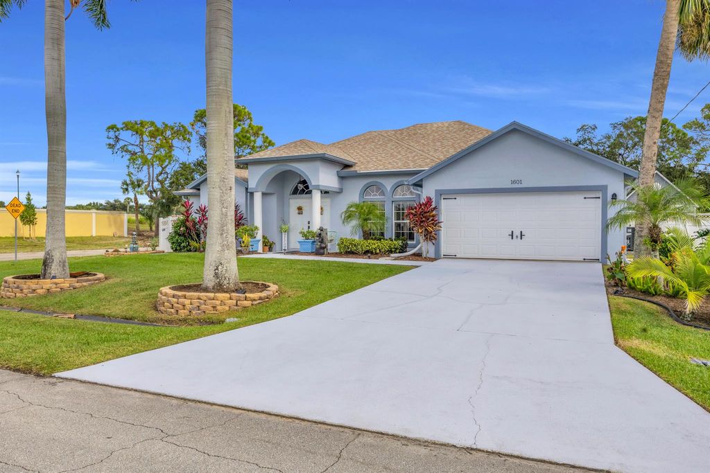 Photo of 1601 SW Ivy Street, Port Saint Lucie, FL 34987 (MLS # R11138840)